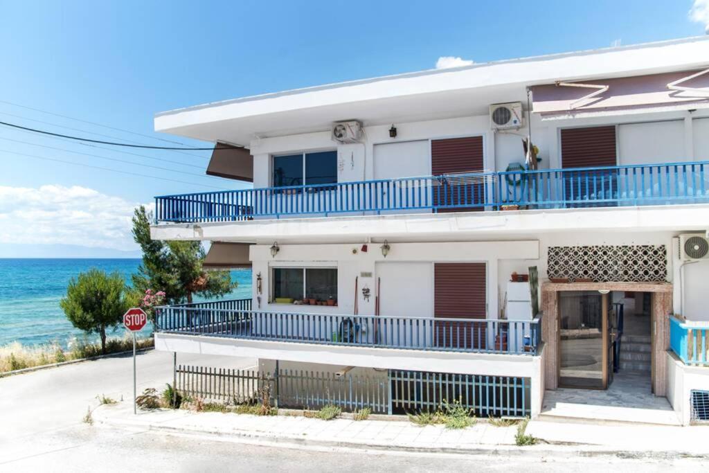 Seafront 2 Bedrooms Apartment 네아 이라클리아 외부 사진